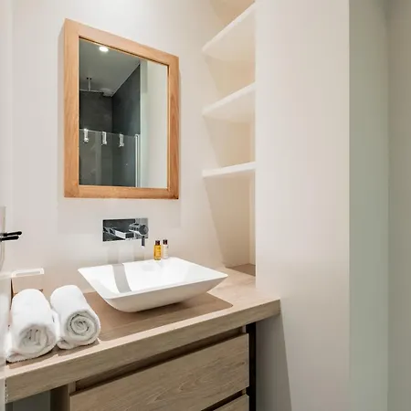 Apartment Veeve - Light & Luxe In Les Batignolles Paris