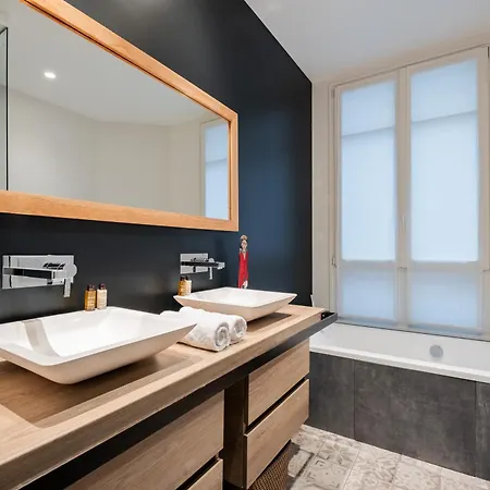 Veeve - Light & Luxe In Les Batignolles Apartment